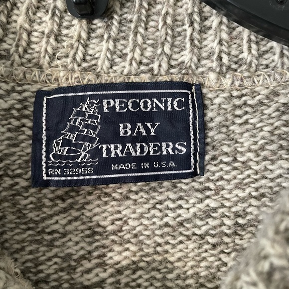 PECONIC BAY TRADERS blue navy and red Striped Men's Sweater Size Medium - Picture 2 of 3